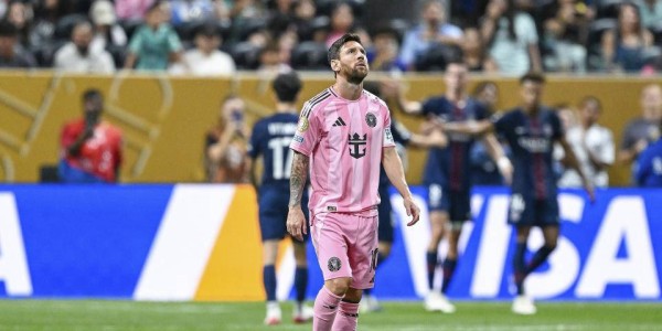 梅西38岁生涯第6次0-4溃败！尽管获74分，仰天长叹