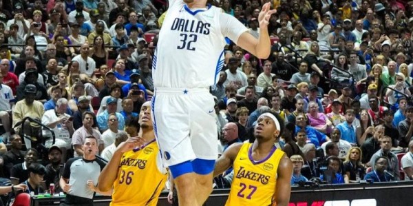 弗拉格夏联首秀21中5 关键防守+突分锁定胜局